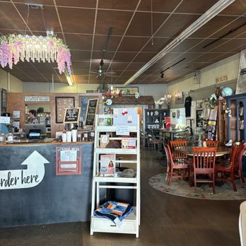 N'Cahoots Coffee & Shoppe - Inside - Coffee & Tea Near Me - Pratt, Kansas