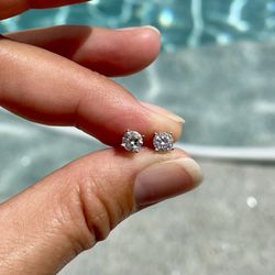 FirstCashPawn - Diamond earrings in question
