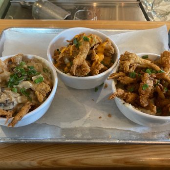 Mo' Brunch & Brews - Chicken mushroom and grits flight. Cream sauce, the spicy remoulade, and hot honey - Breakfast & Brunch Near Me - Houston, Texas Mo' Brunch & Brews - Chicken mushroom and grits flight. Cream sauce, the spicy remoulade, and hot honey - Breakfast & Brunch Near Me - Houston, Texas