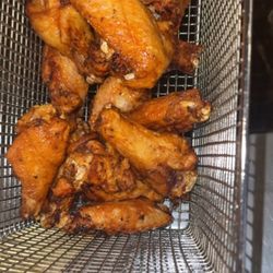 Golden. Crispy. Juicy.
Our jumbo wings are double-cooked for maximum flavor and crunch. Once you try them, there's no going back
