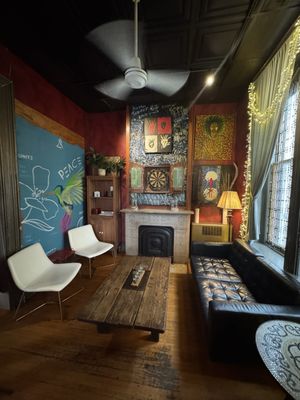 Genna's Lounge by null