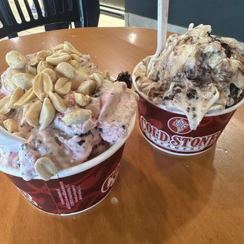 Cold Stone Creamery - Strawberry Banana Rendezvous + OREO Overload - Ice Cream & Frozen Yogurt Near Me - Silverdale, Washington Cold Stone Creamery - Strawberry Banana Rendezvous + OREO Overload - Ice Cream & Frozen Yogurt Near Me - Silverdale, Washington