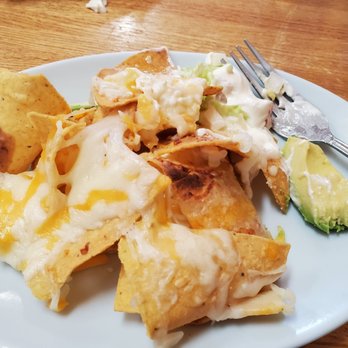 El Mirador Restaurant - My share of nachos. Meatless with beans and avocado with lettuce. Yes. I had to share. - Salvadoran Near Me - Manassas, Virginia
