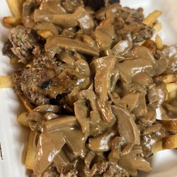 Das Bratmobile - Loaded Fries with Mushroom Gravy. Sooo good!