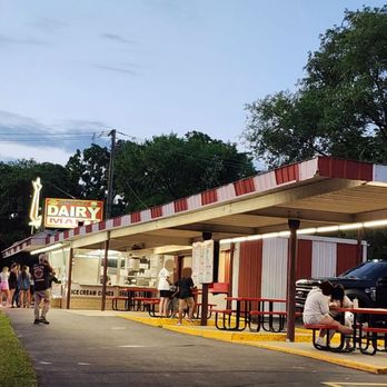 Huntley Dairy Mart - Fast Food Near Me - Huntley, Illinois