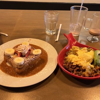 Café Locale - Vermont French Toast and Hangover Skillet - Breakfast & Brunch Near Me - Attleboro, Massachusetts