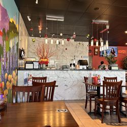 Golden Gate Pho - Clean and beautiful restaurant
