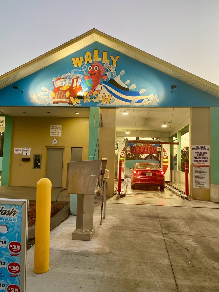 WALLY WASH Updated September 2024 17 Photos 1317 S Ridgewood Ave