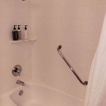 ALO Hotel by Ayres - Shower - Hotels Near Me - Orange, California