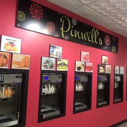 Pinwill's Frozen Yogurt - Amazing flavors that they change with the seasons :)
