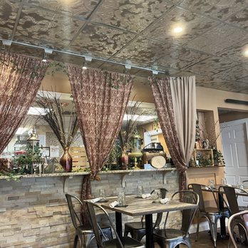 Yaz's Table - The ambiance! Comfortable and classy - Breakfast & Brunch Near Me - Abington, Massachusetts
