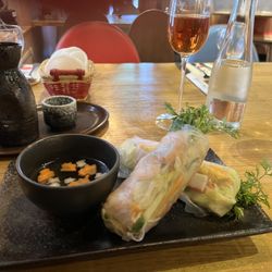 Macao & wok - Summer rolls with shrimp, crab meat, tofu and veggies