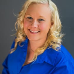 Farmer's Insurance - Lezlie Boetel