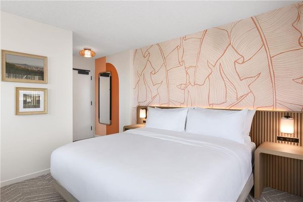 The Ambassador Hotel of Waikiki, Tapestry Collection by Hilton by null