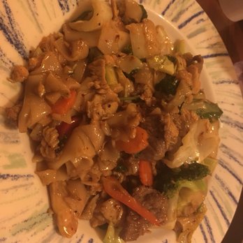 Little Thai Restaurant - Drunken noodles with beef and chicken - Thai Near Me - Seattle, Washington Little Thai Restaurant - Drunken noodles with beef and chicken - Thai Near Me - Seattle, Washington