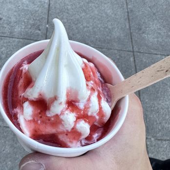 Indigo Cow - Strawberry topping - Ice Cream & Frozen Yogurt Near Me - Seattle, Washington Indigo Cow - Strawberry topping - Ice Cream & Frozen Yogurt Near Me - Seattle, Washington