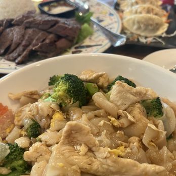 Thai This - Pad see ew, crying tiger, chicken dumplings - Thai Near Me - Dana Point, California Thai This - Pad see ew, crying tiger, chicken dumplings - Thai Near Me - Dana Point, California