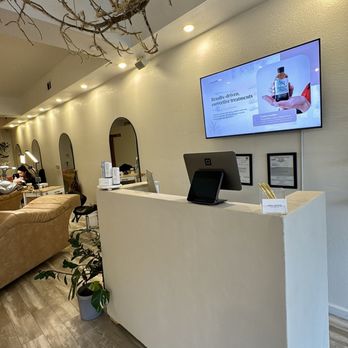 Aura Define - Front desk - Eyelash Service Near Me - Benicia, California