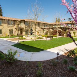 Oakmont of Carmichael - Community courtyard