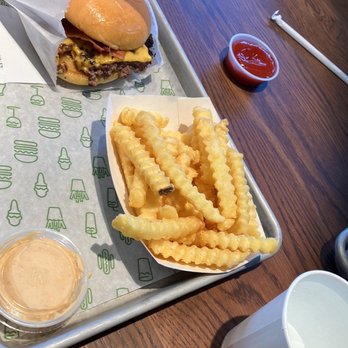 Shake Shack Willow Place - Burgers Near Me - Richmond, Virginia Shake Shack Willow Place - Burgers Near Me - Richmond, Virginia