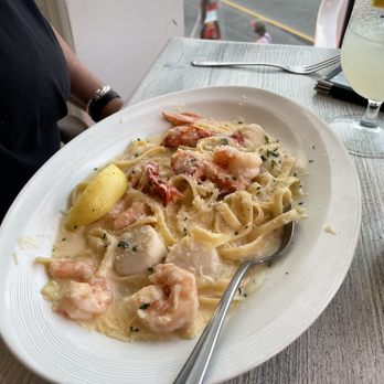 Sea Ketch Restaurant - Lobster Lobster, Scallop, & Shrimp Alfredo - Seafood Near Me - Hampton, New Hampshire