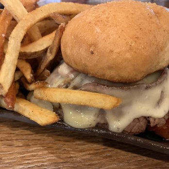 Vineyards At Pine Lake - Sirloin sandwich special, very good and filling - Wine Tasting Room Near Me - Columbiana, Ohio