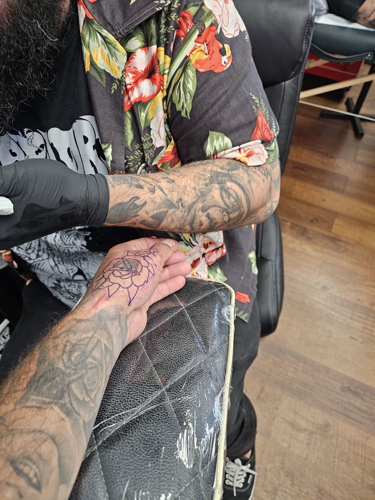 Lost Harbor Tattoo Logo