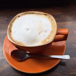 Aux Delices Normands - Große Tasse Milchkaffee für 2,20€! Geschmacklich nicht der Hammer, aber wo kriegt man das heutzutage noch zu dem Preis :-)