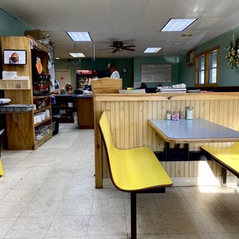 Debbie's Deli & Pizza - Interior - Delis Near Me - Patten, Maine