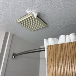 Holiday Inn Express - Hurricane - WTF?