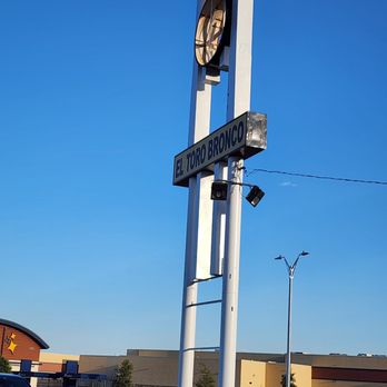 El Toro Bronco - a street sign with a clock on it - Mexican Near Me - El Paso, Texas El Toro Bronco - a street sign with a clock on it - Mexican Near Me - El Paso, Texas