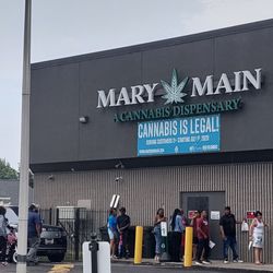 Mary & Main - Line outside to visit Mary and Main on opening legalization day, July 1, 2023.