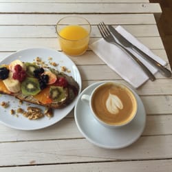 Djäkne Kaffebar - Mackfrukost, 80 kr