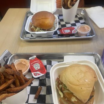 Maxwell's Burgers & Shakes - Maxwell's Burger Season (6oz) Steakhouse Burger (Includes choice of side) - New American Near Me - Frederick, Maryland