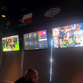 Arrowhead Sports Grill - American Near Me - Plano, Texas Arrowhead Sports Grill - American Near Me - Plano, Texas