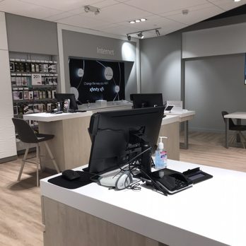 Comcast Xfinity - Inside of the Comcast X-Finity store that opened 11/2018, replaced the X-Finity store inside the HIP Mall. - Mobile Phones Near Me - Norridge, Illinois