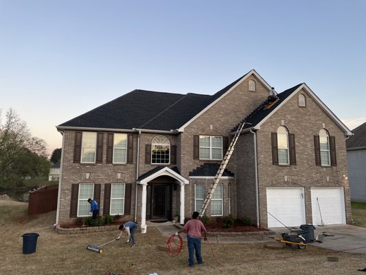 APR Roofing Service Logo