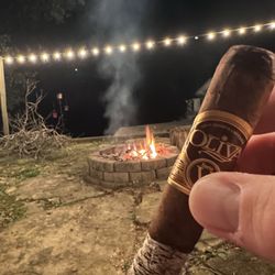 Rick's Cigar Lounge - Oliva by the fire