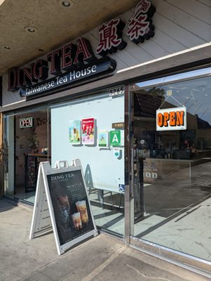 New Hollywood Plaza by null