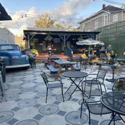 Ash and Oak Pizza - Back patio