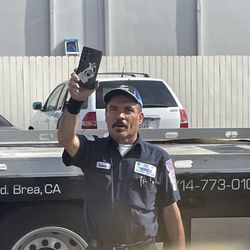 Brea Towing - THE WEASEL THAT LEFT MY ELDERLY FRIEND AND ME STRANDED AFTER A BAD ACCIDENT CLAIMING I WAS BUYING HER CAR.