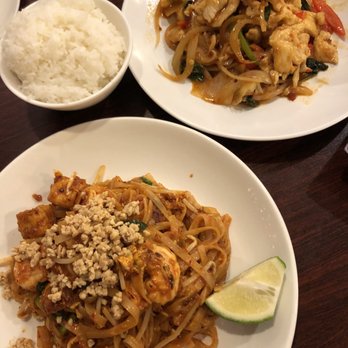 Golden Triangle - Pad Thai and Garlic Classic - Thai Near Me - Philadelphia, Pennsylvania Golden Triangle - Pad Thai and Garlic Classic - Thai Near Me - Philadelphia, Pennsylvania