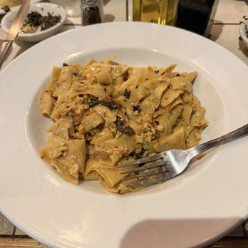 Gio Cucina Napoletana - Pappardelle con Ragù di Pollo e Porcini - Italian Near Me - Encino, California Gio Cucina Napoletana - Pappardelle con Ragù di Pollo e Porcini - Italian Near Me - Encino, California