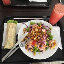 Be Good - Salada Rasta com Wrap Barão, acompanhados de suco vermelho