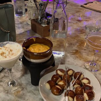 Mauve Nosh & Libations