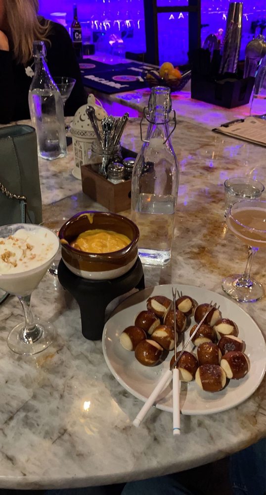 Mauve Nosh & Libations