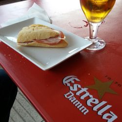 Rostisseria la Cantonada - naja, Essen & Trinken
