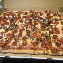 Salerno Pizzeria - Large combo with additional black olives
