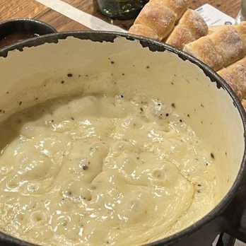 Pöstli Stübli - typisch wallis -  typisch schweiz - Cheese fondue (truffle) - Swiss Food Near Me - Zermatt, VS