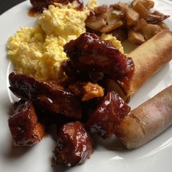 The Exchange by Twist - Rib tips, spiced potatoes, eggs, sausage and kiss at the brunch buffet